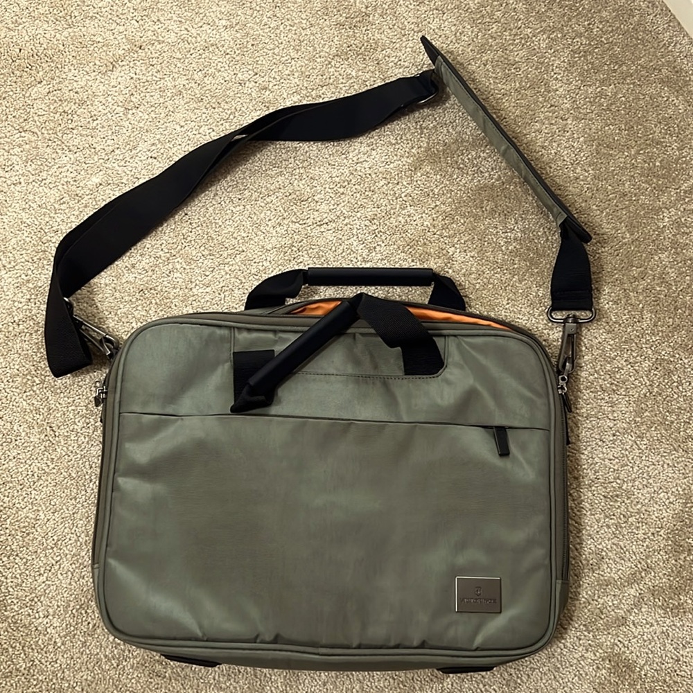 VICTORINOX laptop bag with a lot of pockets with Trolley sleeve. Unisex
